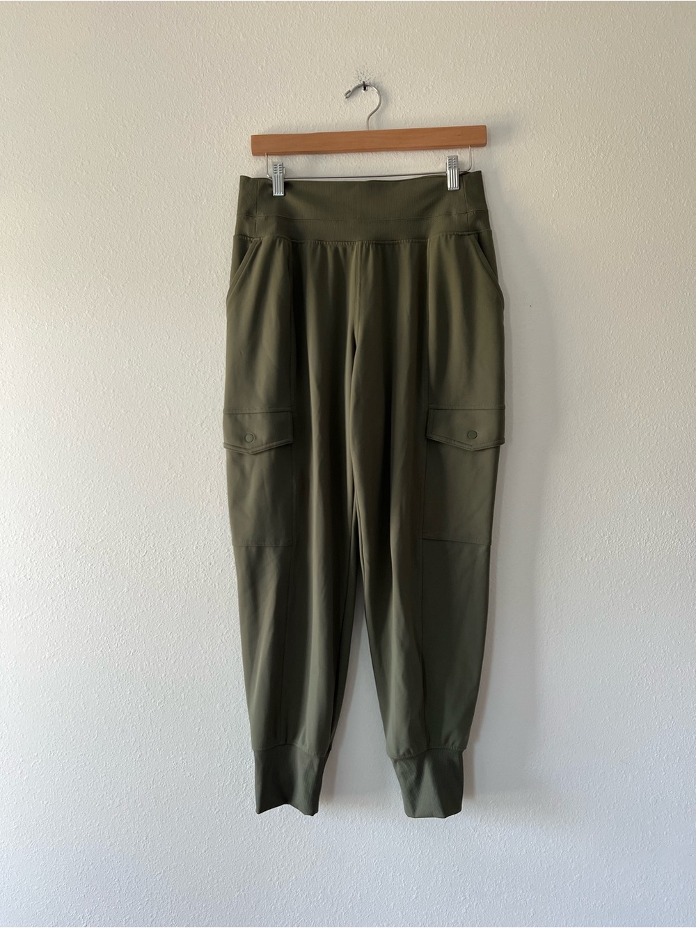 ATHLETA | Venice High Rise Cargo Joggers in Moss Green | M - Picture 2 of 5